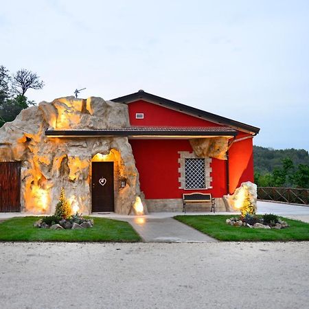 B&B La Casa nella Roccia Villanova del Battista Esterno foto